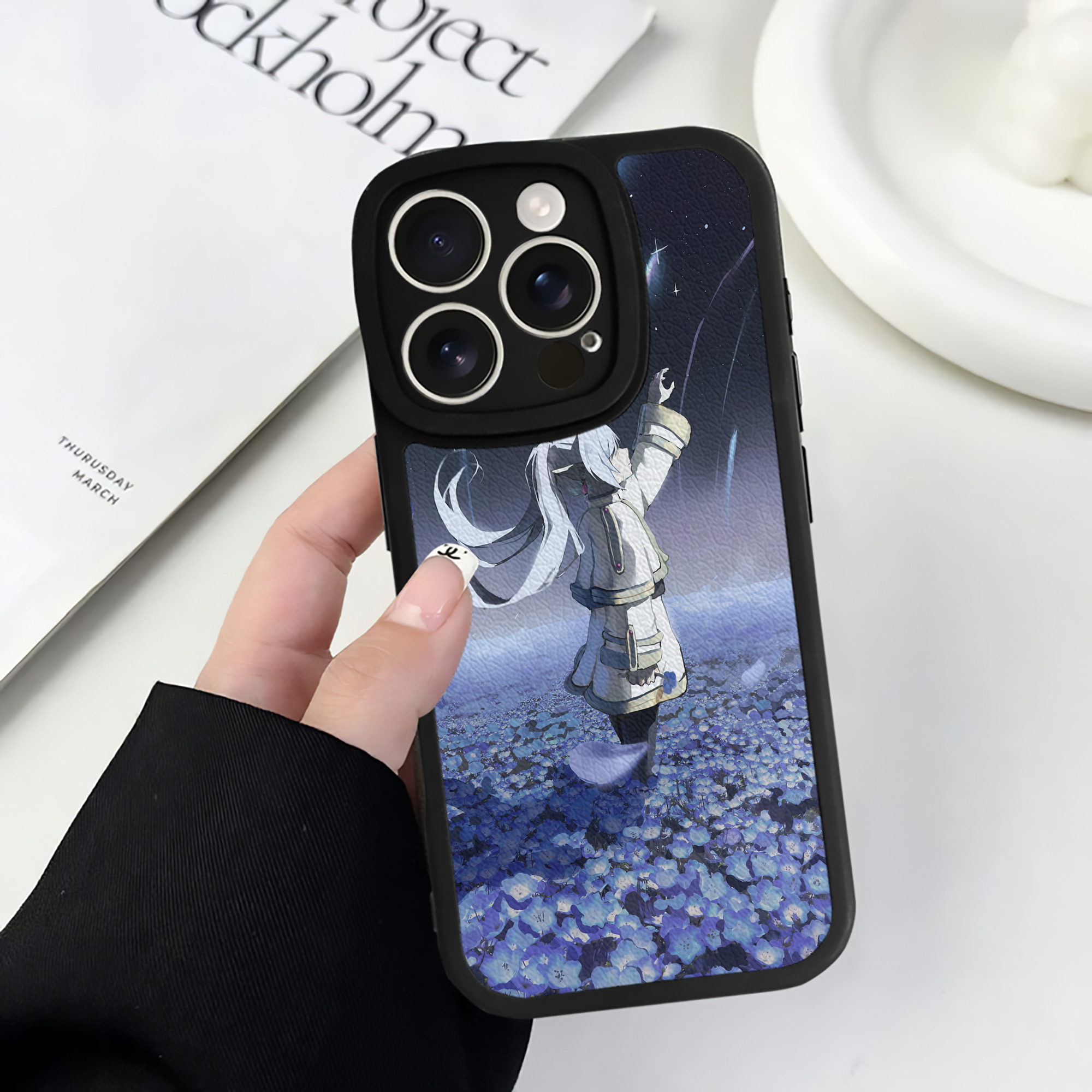 （画像用） 葬送のフリーレン Frieren 【iPhone 16シリーズ対応】シリコンスマホケース（レザー調） 材質：シリコン